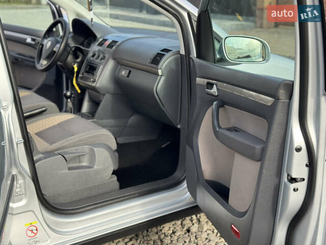 Сірий Фольксваген Туран, об'ємом двигуна 1.4 л та пробігом 197 тис. км за 7690 $, фото 32 на Automoto.ua