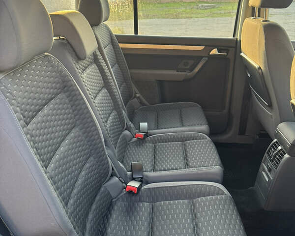 Сірий Фольксваген Туран, об'ємом двигуна 1.6 л та пробігом 191 тис. км за 7700 $, фото 7 на Automoto.ua