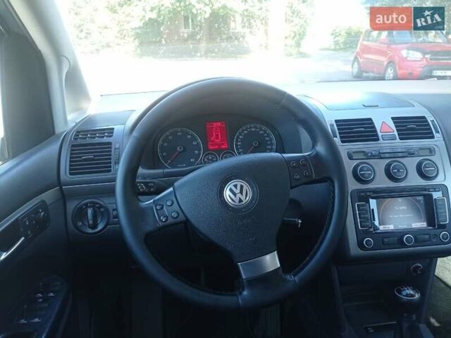 Серый Фольксваген Туран, объемом двигателя 1.6 л и пробегом 195 тыс. км за 8000 $, фото 11 на Automoto.ua