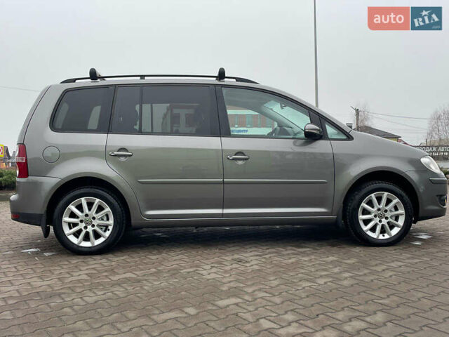 Серый Фольксваген Туран, объемом двигателя 1.6 л и пробегом 196 тыс. км за 8999 $, фото 128 на Automoto.ua