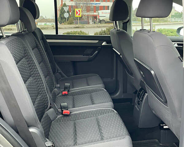 Серый Фольксваген Туран, объемом двигателя 1.6 л и пробегом 196 тыс. км за 8999 $, фото 117 на Automoto.ua