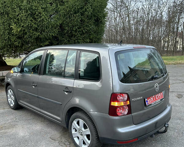 Серый Фольксваген Туран, объемом двигателя 1.6 л и пробегом 225 тыс. км за 8199 $, фото 21 на Automoto.ua