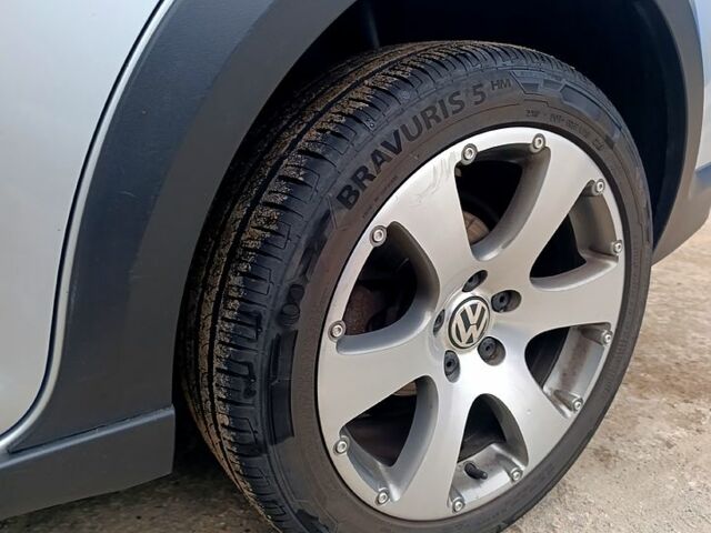 Серый Фольксваген Туран, объемом двигателя 1.4 л и пробегом 211 тыс. км за 9700 $, фото 4 на Automoto.ua