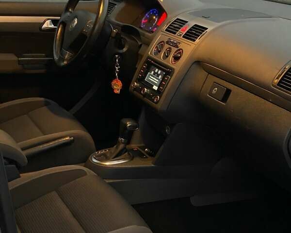 Сірий Фольксваген Туран, об'ємом двигуна 1.4 л та пробігом 174 тис. км за 6999 $, фото 14 на Automoto.ua