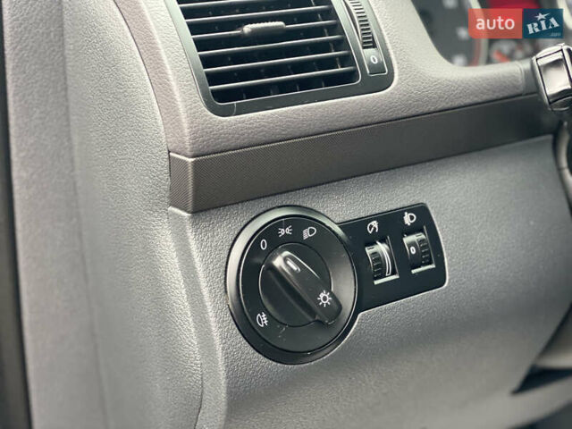 Серый Фольксваген Туран, объемом двигателя 1.6 л и пробегом 234 тыс. км за 7750 $, фото 13 на Automoto.ua