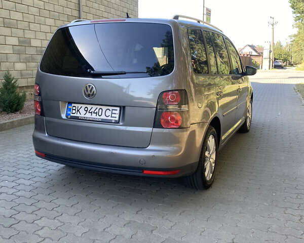 Сірий Фольксваген Туран, об'ємом двигуна 1.9 л та пробігом 238 тис. км за 8750 $, фото 10 на Automoto.ua