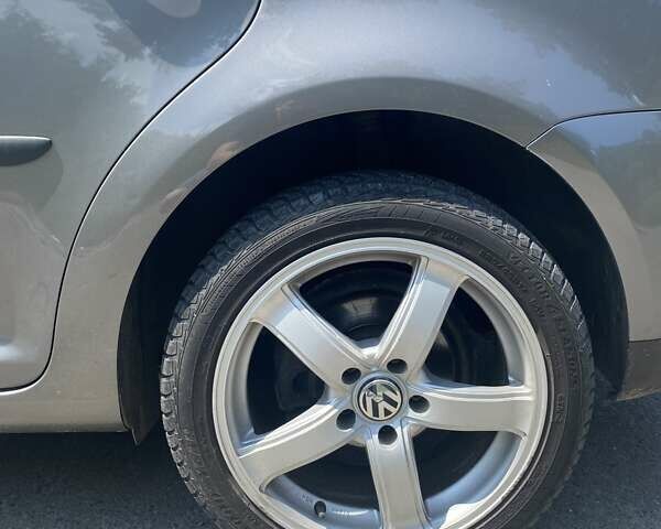 Серый Фольксваген Туран, объемом двигателя 1.6 л и пробегом 211 тыс. км за 9150 $, фото 11 на Automoto.ua