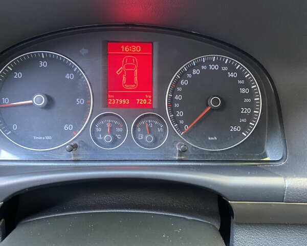 Сірий Фольксваген Туран, об'ємом двигуна 1.9 л та пробігом 238 тис. км за 8750 $, фото 22 на Automoto.ua