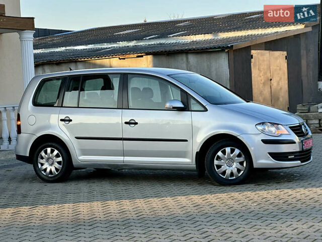 Серый Фольксваген Туран, объемом двигателя 1.6 л и пробегом 190 тыс. км за 7200 $, фото 48 на Automoto.ua