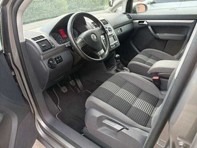 Сірий Фольксваген Туран, об'ємом двигуна 1.6 л та пробігом 213 тис. км за 8600 $, фото 11 на Automoto.ua