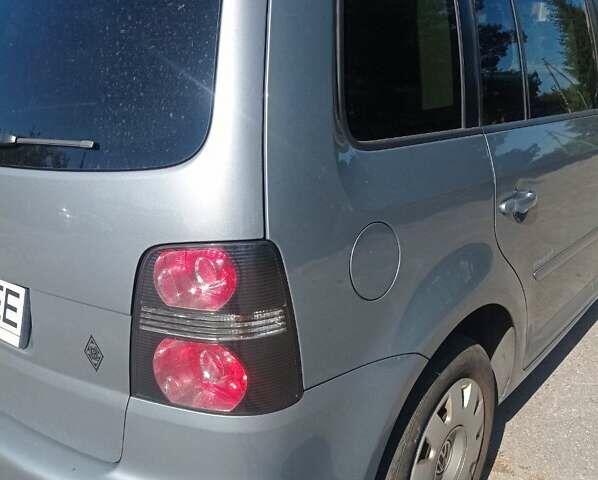 Серый Фольксваген Туран, объемом двигателя 1.6 л и пробегом 195 тыс. км за 8000 $, фото 6 на Automoto.ua