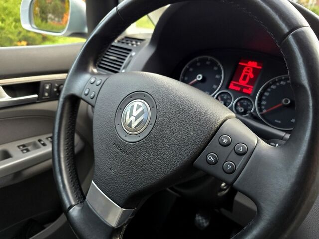 Сірий Фольксваген Туран, об'ємом двигуна 1.4 л та пробігом 190 тис. км за 6800 $, фото 12 на Automoto.ua