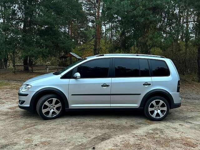 Серый Фольксваген Туран, объемом двигателя 1.4 л и пробегом 211 тыс. км за 9700 $, фото 1 на Automoto.ua