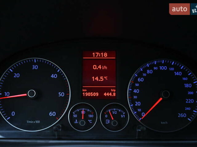 Сірий Фольксваген Туран, об'ємом двигуна 2 л та пробігом 190 тис. км за 9500 $, фото 26 на Automoto.ua