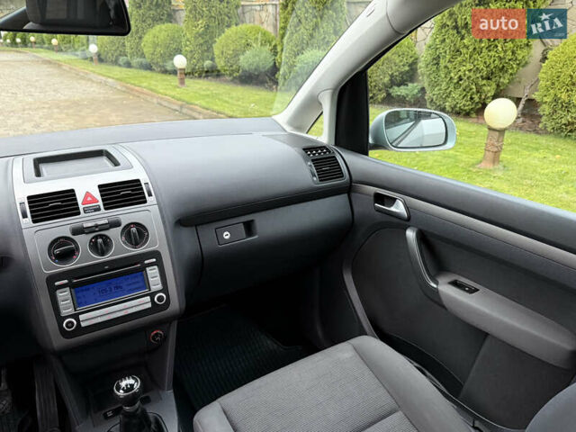 Серый Фольксваген Туран, объемом двигателя 1.6 л и пробегом 174 тыс. км за 7450 $, фото 44 на Automoto.ua