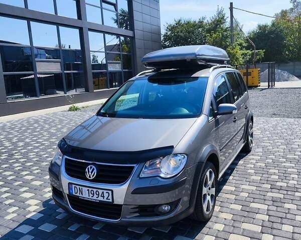 Серый Фольксваген Туран, объемом двигателя 1.9 л и пробегом 310 тыс. км за 7799 $, фото 1 на Automoto.ua