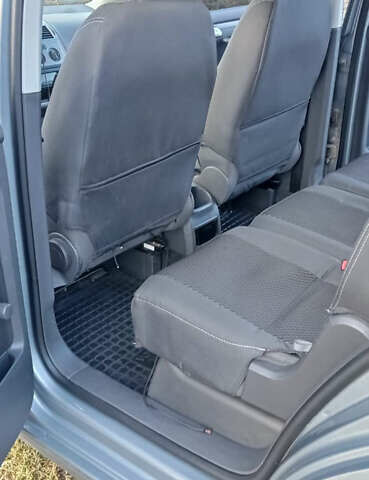 Серый Фольксваген Туран, объемом двигателя 1.6 л и пробегом 251 тыс. км за 6500 $, фото 5 на Automoto.ua