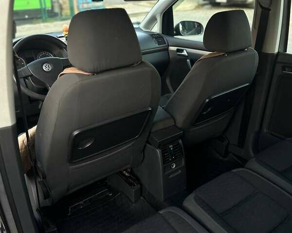 Серый Фольксваген Туран, объемом двигателя 2 л и пробегом 214 тыс. км за 5999 $, фото 13 на Automoto.ua