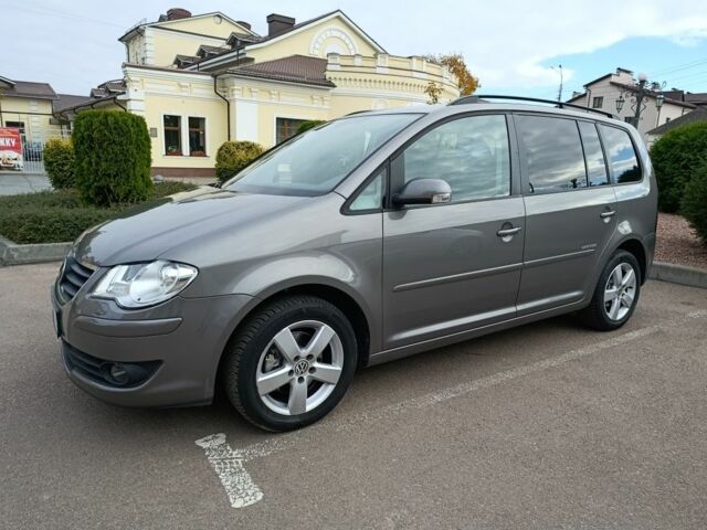 Сірий Фольксваген Туран, об'ємом двигуна 1.6 л та пробігом 213 тис. км за 8600 $, фото 1 на Automoto.ua