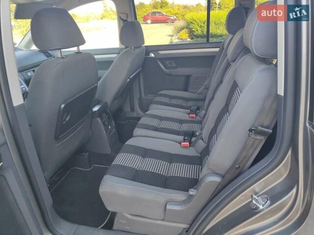 Серый Фольксваген Туран, объемом двигателя 1.9 л и пробегом 298 тыс. км за 7600 $, фото 3 на Automoto.ua