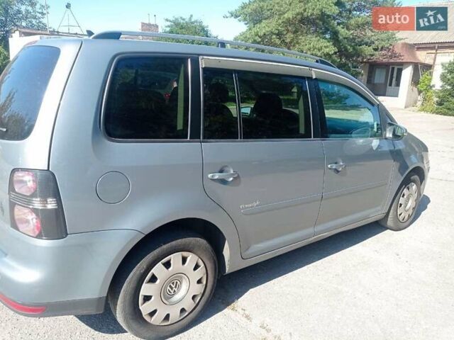 Серый Фольксваген Туран, объемом двигателя 1.6 л и пробегом 195 тыс. км за 8000 $, фото 4 на Automoto.ua