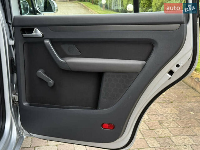 Серый Фольксваген Туран, объемом двигателя 1.6 л и пробегом 174 тыс. км за 7450 $, фото 33 на Automoto.ua