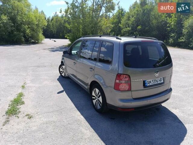 Серый Фольксваген Туран, объемом двигателя 1.9 л и пробегом 237 тыс. км за 7600 $, фото 11 на Automoto.ua