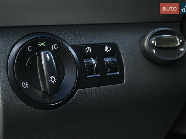 Сірий Фольксваген Туран, об'ємом двигуна 2 л та пробігом 190 тис. км за 9500 $, фото 24 на Automoto.ua