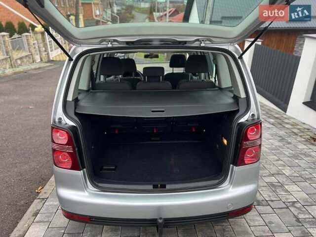 Серый Фольксваген Туран, объемом двигателя 1.6 л и пробегом 198 тыс. км за 8399 $, фото 68 на Automoto.ua