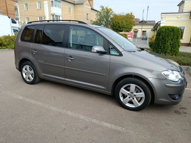 Сірий Фольксваген Туран, об'ємом двигуна 1.6 л та пробігом 213 тис. км за 8600 $, фото 6 на Automoto.ua