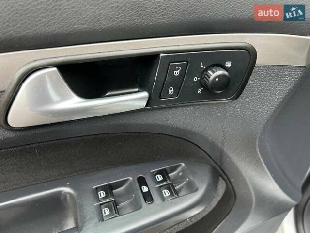 Серый Фольксваген Туран, объемом двигателя 1.6 л и пробегом 198 тыс. км за 8399 $, фото 51 на Automoto.ua