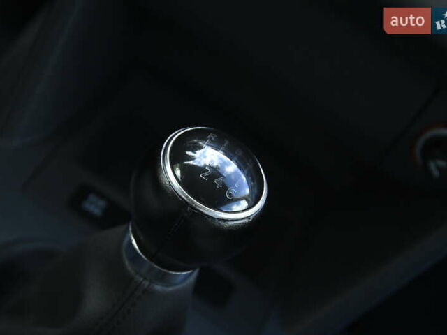 Сірий Фольксваген Туран, об'ємом двигуна 2 л та пробігом 190 тис. км за 9500 $, фото 33 на Automoto.ua