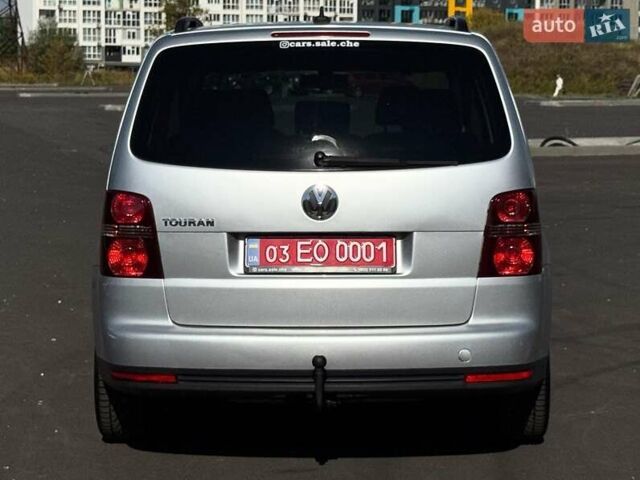 Серый Фольксваген Туран, объемом двигателя 1.6 л и пробегом 278 тыс. км за 8200 $, фото 2 на Automoto.ua