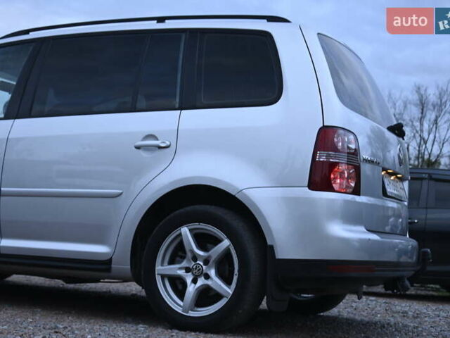 Сірий Фольксваген Туран, об'ємом двигуна 2 л та пробігом 190 тис. км за 9500 $, фото 13 на Automoto.ua