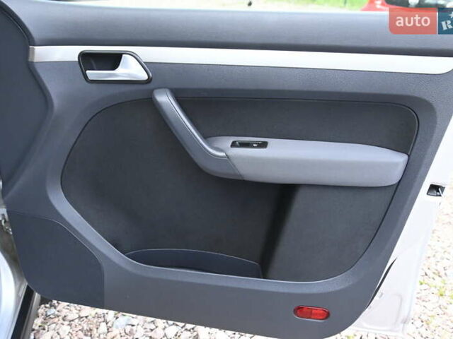 Сірий Фольксваген Туран, об'ємом двигуна 2 л та пробігом 190 тис. км за 9500 $, фото 48 на Automoto.ua