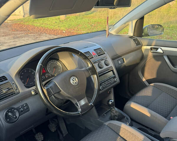 Сірий Фольксваген Туран, об'ємом двигуна 1.6 л та пробігом 191 тис. км за 7700 $, фото 5 на Automoto.ua