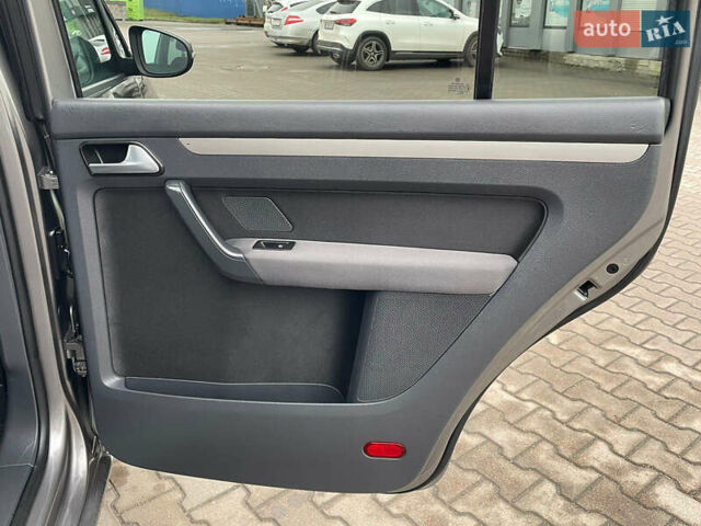 Серый Фольксваген Туран, объемом двигателя 1.6 л и пробегом 196 тыс. км за 8999 $, фото 102 на Automoto.ua