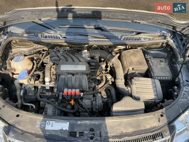 Серый Фольксваген Туран, объемом двигателя 1.6 л и пробегом 201 тыс. км за 8700 $, фото 19 на Automoto.ua