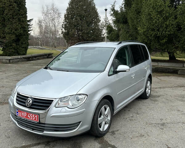 Серый Фольксваген Туран, объемом двигателя 1.6 л и пробегом 221 тыс. км за 8250 $, фото 17 на Automoto.ua