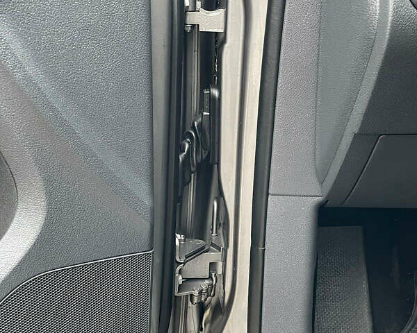 Серый Фольксваген Туран, объемом двигателя 1.6 л и пробегом 196 тыс. км за 8999 $, фото 141 на Automoto.ua