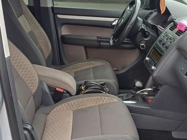 Серый Фольксваген Туран, объемом двигателя 0 л и пробегом 200 тыс. км за 7500 $, фото 5 на Automoto.ua