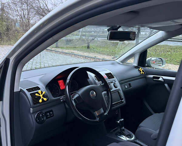 Сірий Фольксваген Туран, об'ємом двигуна 1.39 л та пробігом 182 тис. км за 7950 $, фото 29 на Automoto.ua