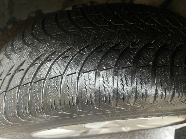 Серый Фольксваген Туран, объемом двигателя 1.9 л и пробегом 380 тыс. км за 3950 $, фото 20 на Automoto.ua