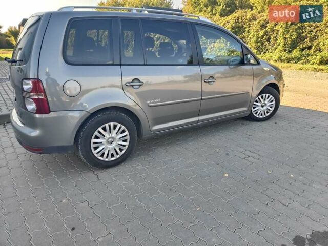 Серый Фольксваген Туран, объемом двигателя 1.9 л и пробегом 298 тыс. км за 7600 $, фото 4 на Automoto.ua