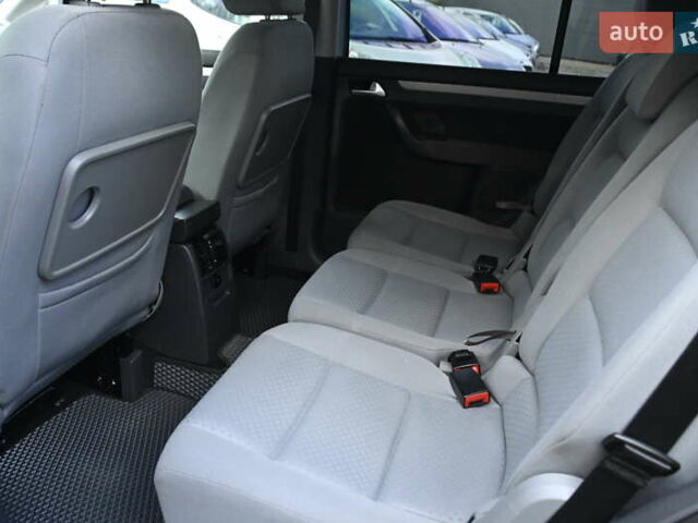 Сірий Фольксваген Туран, об'ємом двигуна 2 л та пробігом 190 тис. км за 9500 $, фото 36 на Automoto.ua