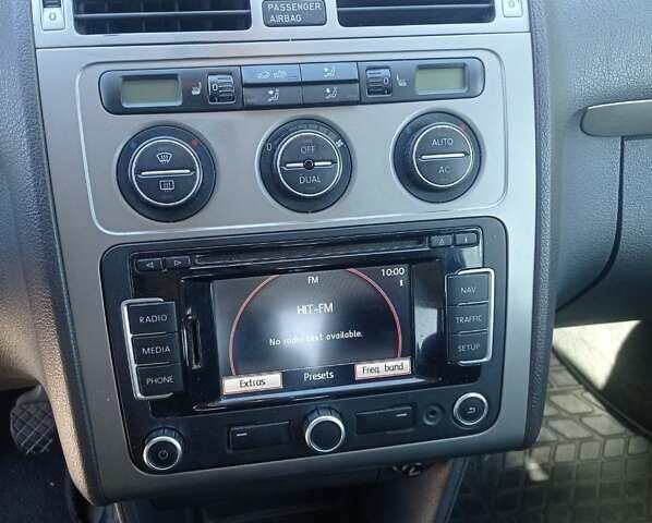 Серый Фольксваген Туран, объемом двигателя 1.6 л и пробегом 195 тыс. км за 8000 $, фото 14 на Automoto.ua