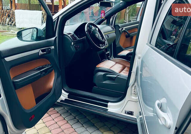 Сірий Фольксваген Туран, об'ємом двигуна 1.9 л та пробігом 200 тис. км за 8500 $, фото 21 на Automoto.ua