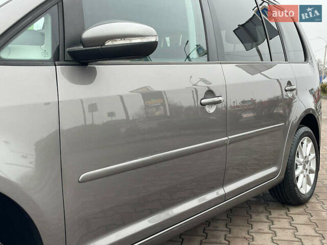 Серый Фольксваген Туран, объемом двигателя 1.6 л и пробегом 196 тыс. км за 8999 $, фото 65 на Automoto.ua