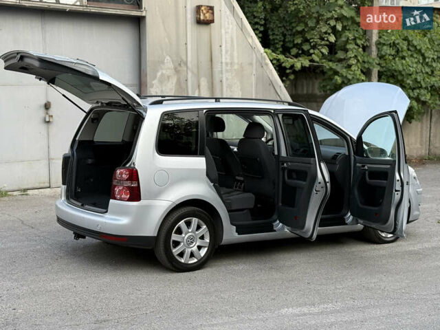 Сірий Фольксваген Туран, об'ємом двигуна 0 л та пробігом 212 тис. км за 9199 $, фото 72 на Automoto.ua