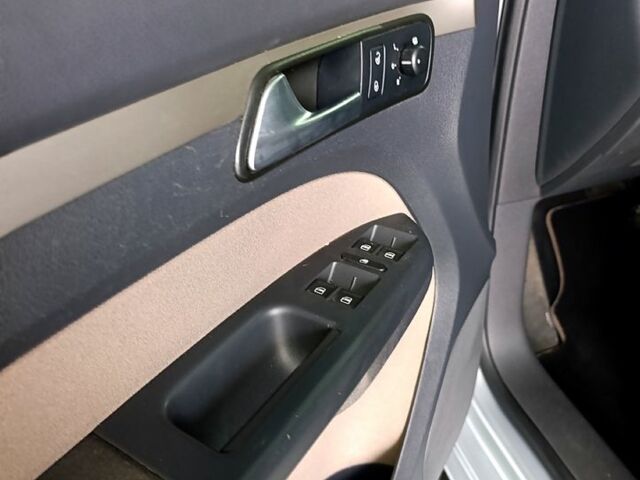 Серый Фольксваген Туран, объемом двигателя 1.4 л и пробегом 211 тыс. км за 9700 $, фото 9 на Automoto.ua